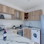 شقة Centric And Modern Penthouse Close To Amenities