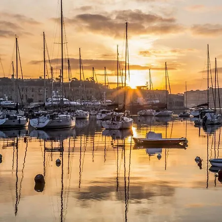 Centric And Modern Penthouse Close To Amenities * Msida