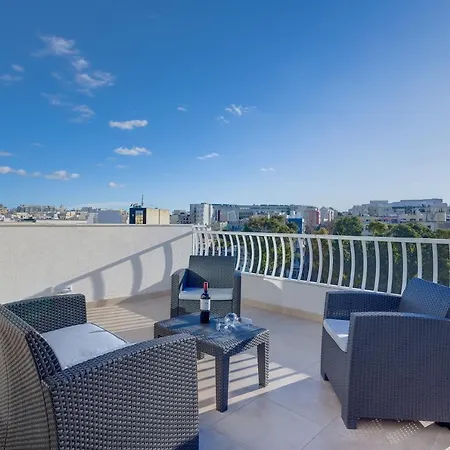 Apartment Centric And Modern Penthouse Close To Amenities