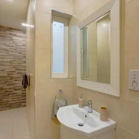 Daire Centric And Modern Penthouse Close To Amenities Msida