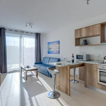 Centric And Modern Penthouse Close To Amenities Apartment Msida