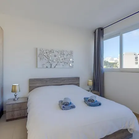 Centric And Modern Penthouse Close To Amenities Daire