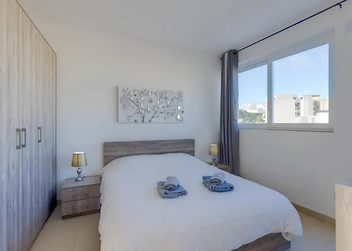 Centric And Modern Penthouse Close To Amenities Apartament